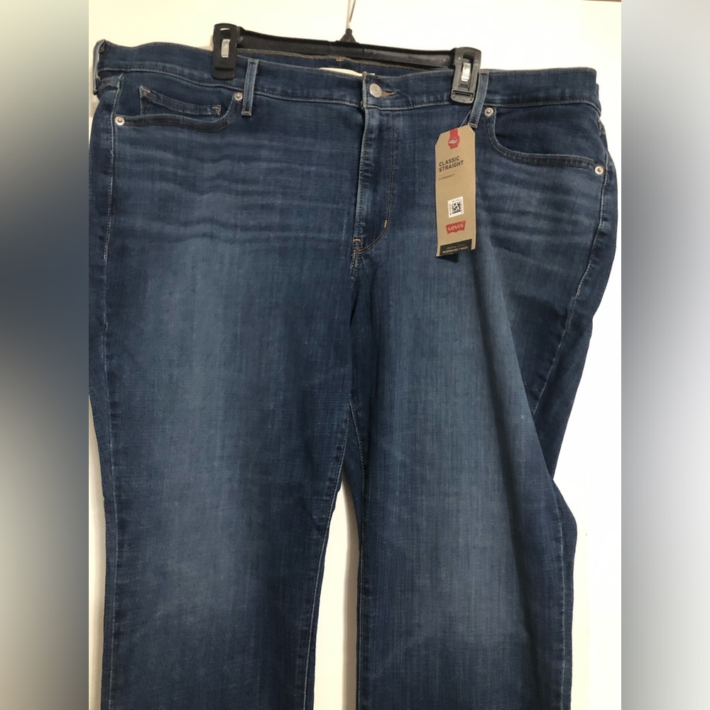 Levi’s NWT classic straight plus size women’s 24W hypersoft stretchy medium wash